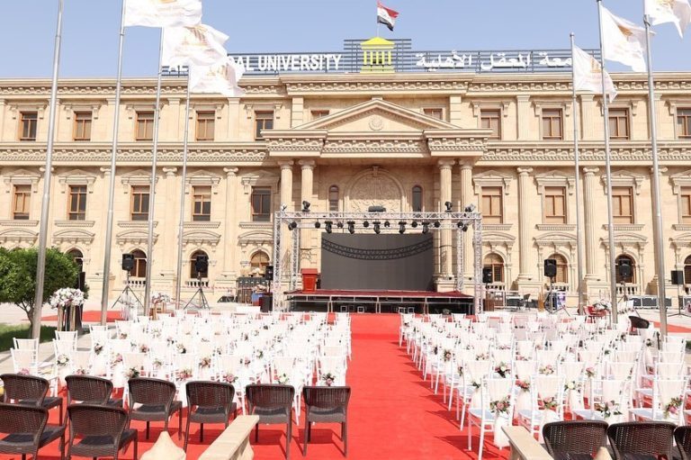 نحو مجتمع خالي من الادمان ( ندوة توعوية تقيمها جامعة المعقل كلية الصيدلة )