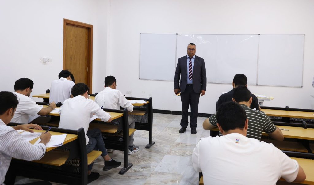 انطلاق امتحانات نصف الفصل الدراسي الاول 2023/2024في كلية الصيدلة في جامعة المعقل
