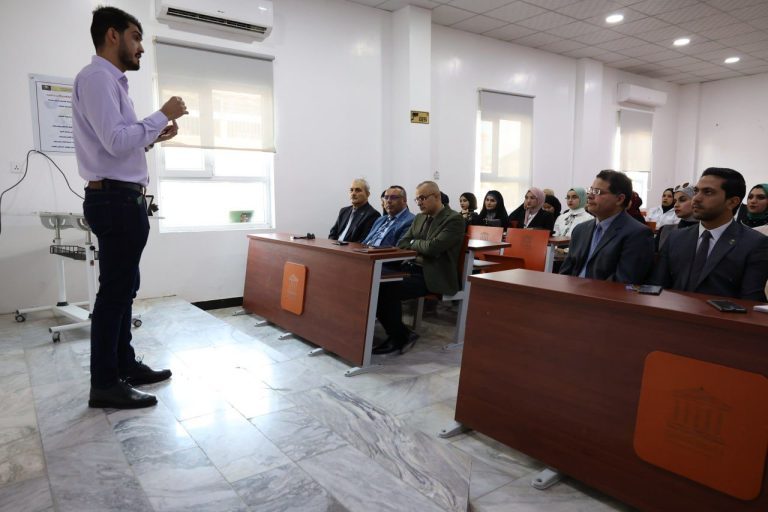 كلية الصيدلة تنظم الحلقة النقاشية الخاصة بقواعد انقاذ الحياة