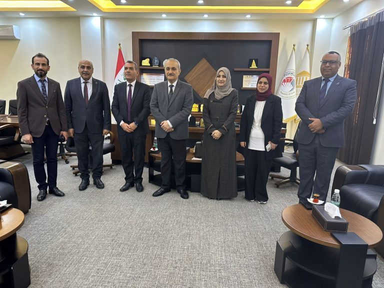 عميد كلية الصيدلة يلتقي بالفريق الوزاري المكلف بأعمال ريادة