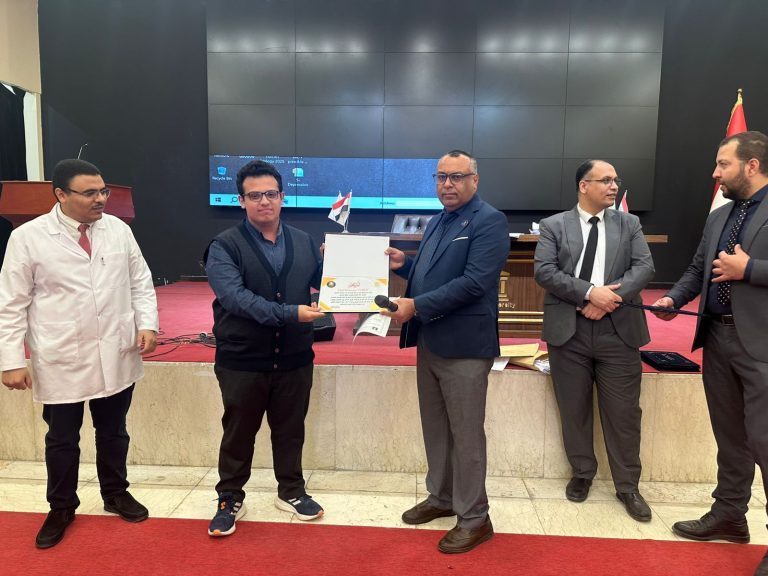 كلية الصيدلة في جامعة المعقل تكرّم طلبتها المتفوقين ضمن المراتب العشرة الأولى