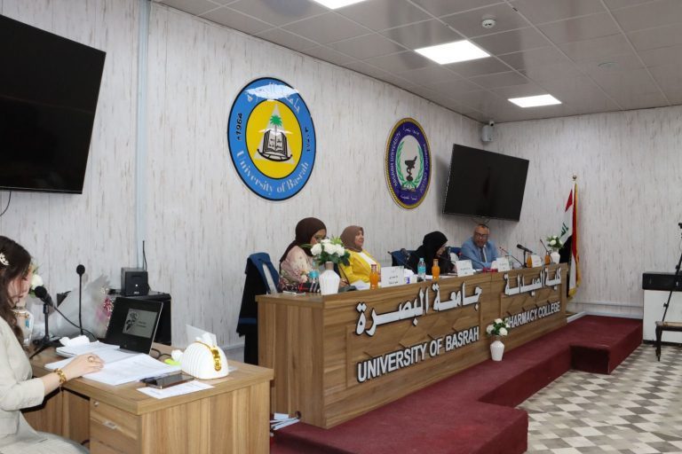 عميد كلية الصيدلة – جامعة المعقل يشارك في مناقشة رسالة ماجستير حول استخلاص قلويدات البيرولزيدين ودراسة فعاليتها البيولوجية