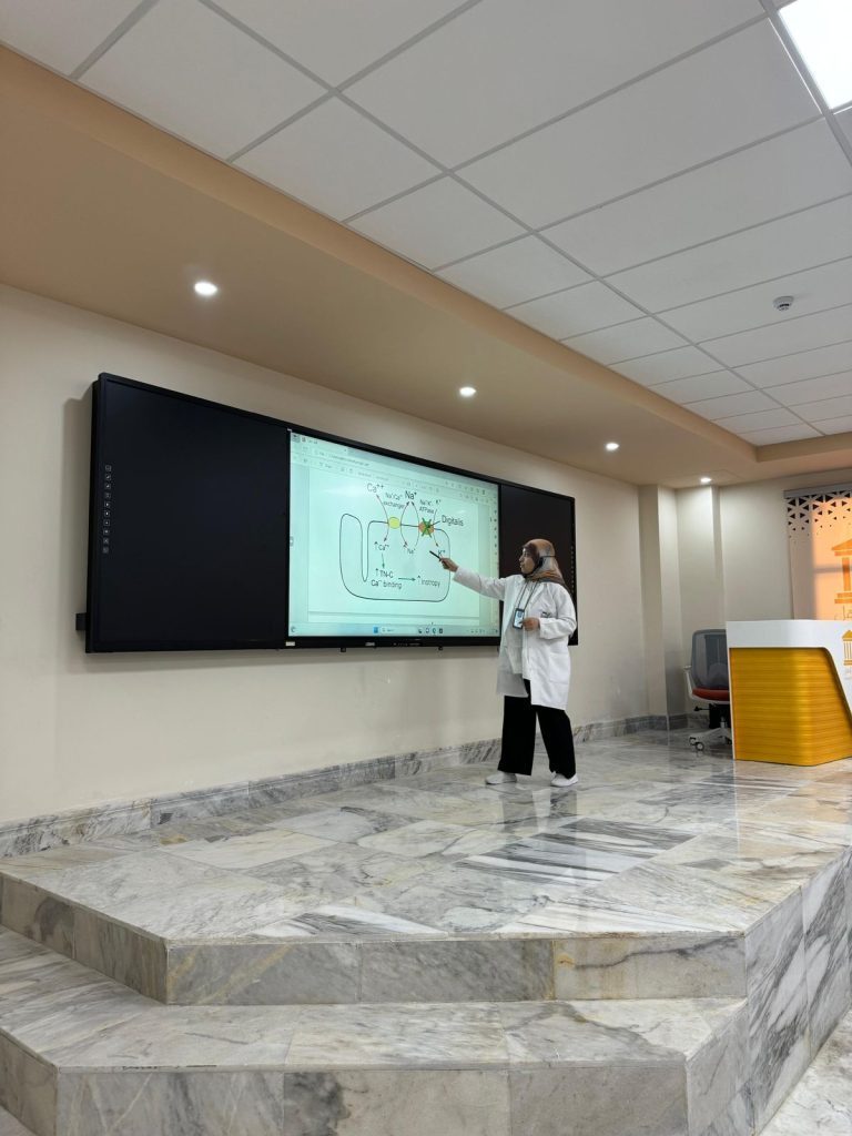 حلقة نقاشية حول آلية عمل الجليكوسيدات القلبية في كلية الصيدلة – جامعة المعقل