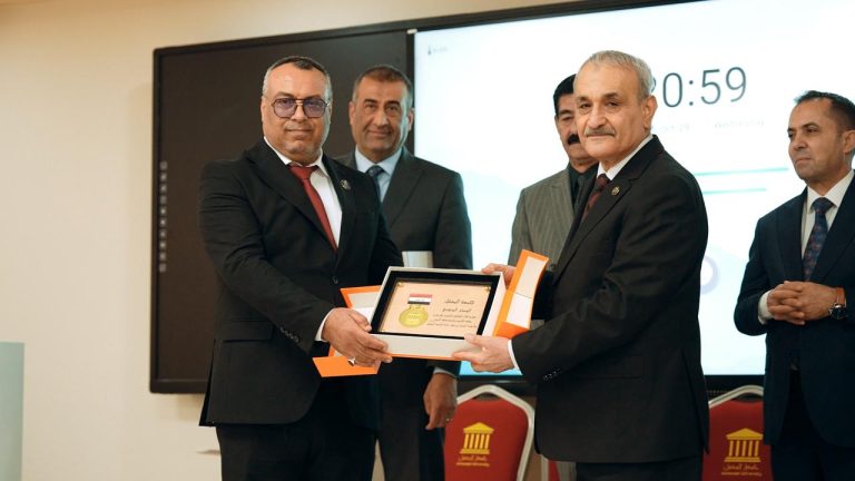 رئاسة جامعة المعقل تكرّم عمادة الكلية وكادرها التدريسي لحصولها على المركز الثاني في الامتحانات التقويمية على مستوى العراق