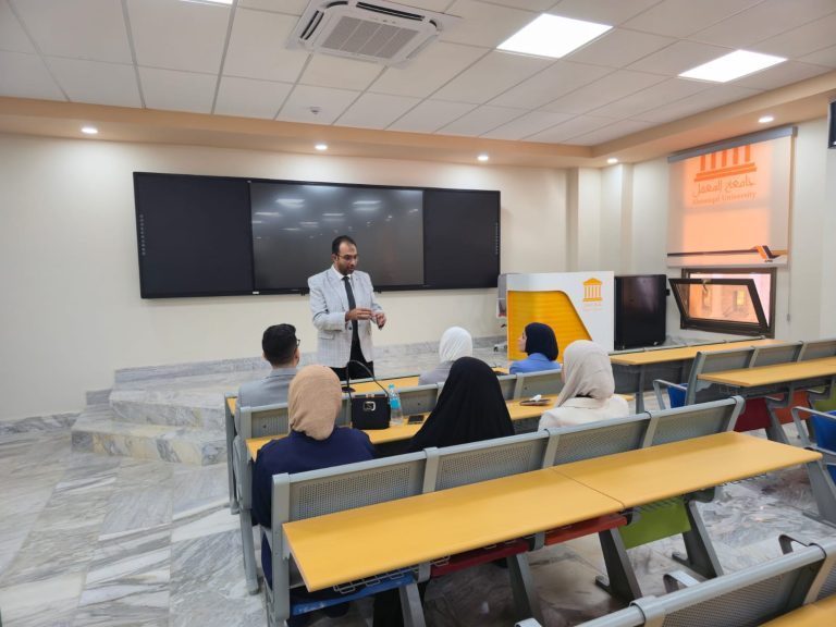 كلية الصيدلة تنظّم ورشة عمل حول السلامة المهنية وإدارة المختبرات