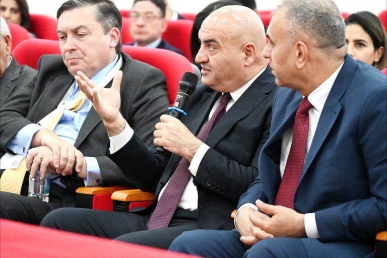 عميد كلية الصيدلة بجامعة المعقل يشارك في حضور المؤتمر العلمي السنوي لمجلس الأعمال العراقي – البريطاني في الجامعة التقنية الجنوبية