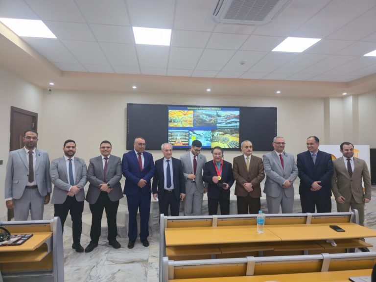 زيارة علمية متميزة لكلية الصيدلة: الأستاذ الزائر د. نجم المسعودي يقدم محاضرة عن العلاجات الكيميائية
