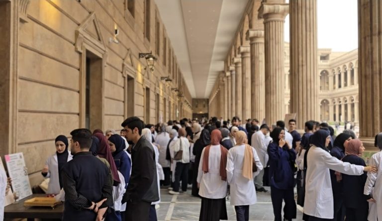 كلية الصيدلة تقيم مهرجان الأعشاب الطبية بمشاركة أكثر من 600 طالب