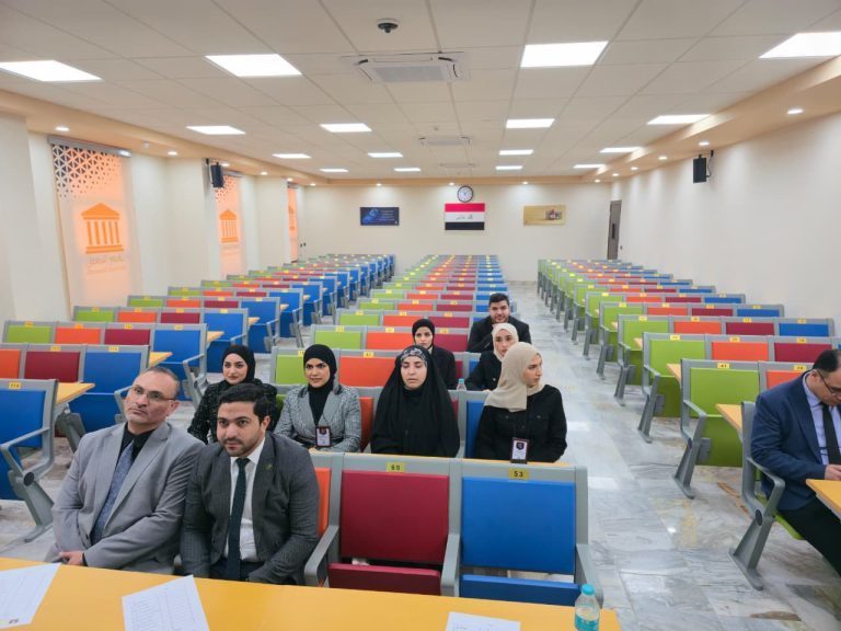 حلقة نقاشية حول “تعيين كثافة المواد بطريقة إزاحة السوائل” في كلية الصيدلة