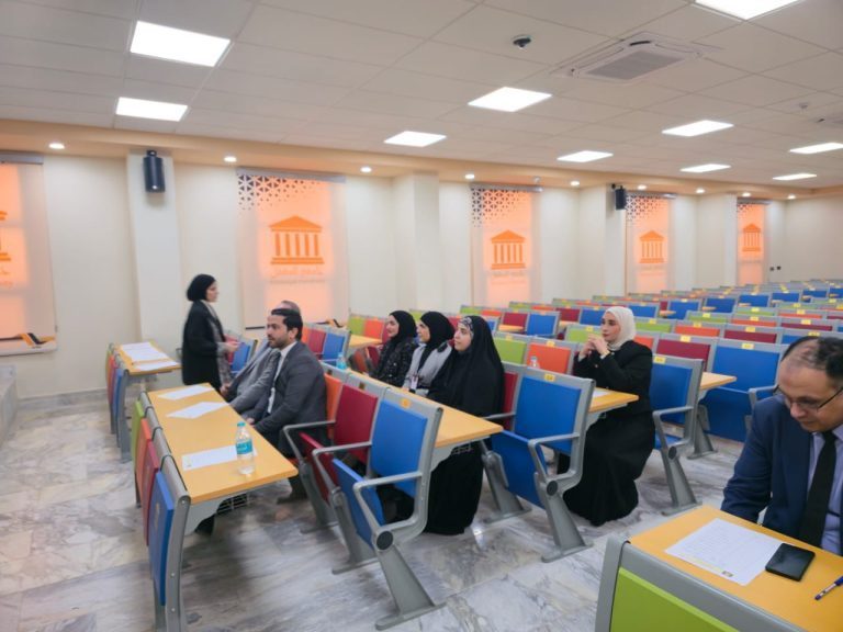 حلقة نقاشية في كلية الصيدلة حول “تشريح عظام الذراع في الإنسان”